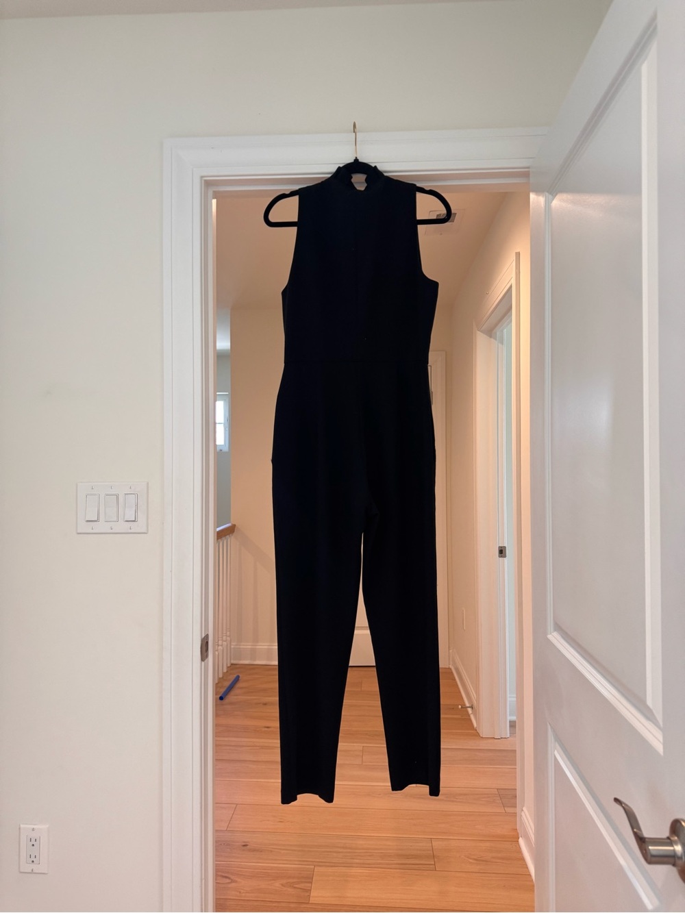 Black Halo Black Sleeveless Cropped Jumpsuit - Picture 2 of 3